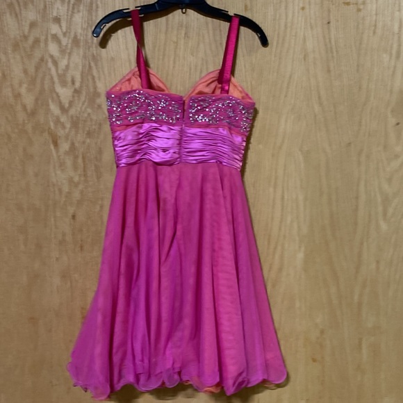 Pink fun midi cocktail dress - Picture 3 of 6